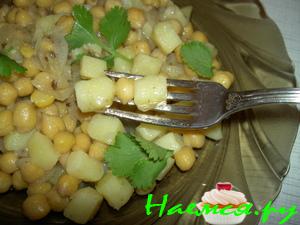 Ароматный карри с нутом и картофелем