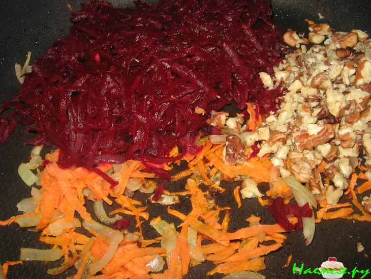 Рыба запеченная под свеклой с грецкими орехами