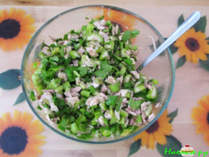 Приятный салатик из курицы и сельдерея Приятный салатик из курицы и сельдерея