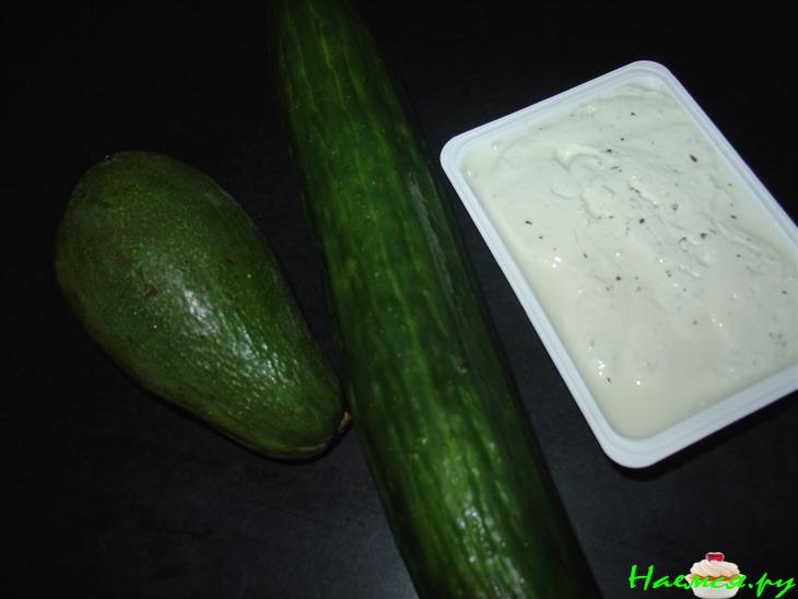 Авокадо-крем с кресс-салатом на завтрак (Cremeaufstrich)