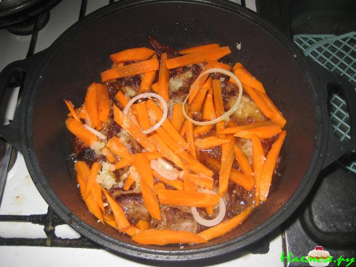 Плов шафрановый с бараниной, нутом, изюмом, барбарисом и зирой Плов шафрановый с бараниной, нутом, изюмом, барбарисом и зирой