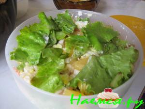 Салатик с креветками и ананасами