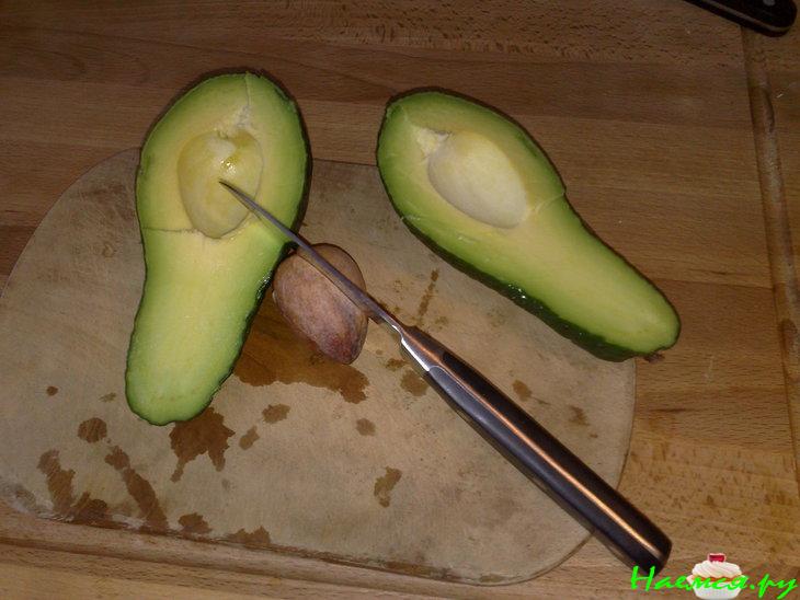 Салат из авокадо с кресс-песто