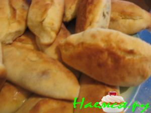 Пирожки десертные с тыквой, черносливом и грецкими орехами