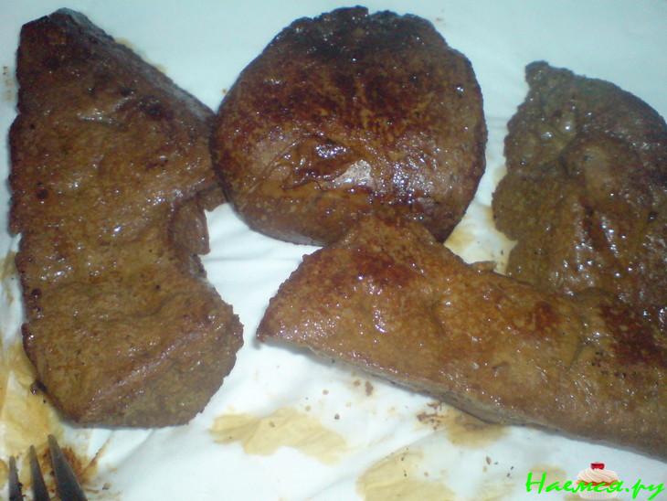 Салат из печени с маринованными грибами