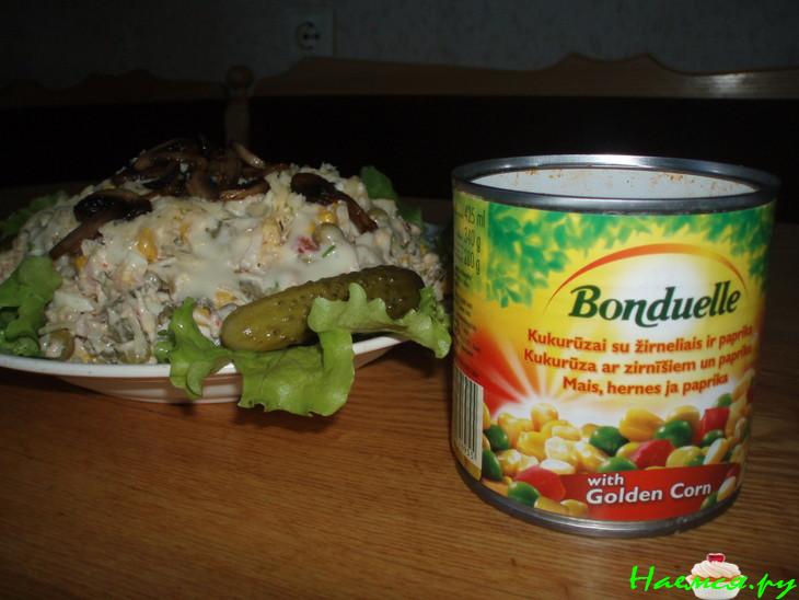 Просто куриный салатик с грибами и овощами