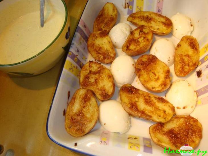 Картофель и яйца, запеченные под соусом карри Картофель и яйца, запеченные под соусом карри