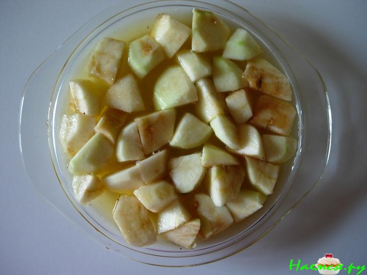 Кекс шоколадный с черной смородиной и "медовыми" яблоками