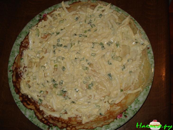 Блинный торт со шпротами