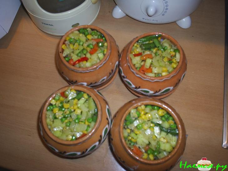 Жаркое с рыбой в горшочке