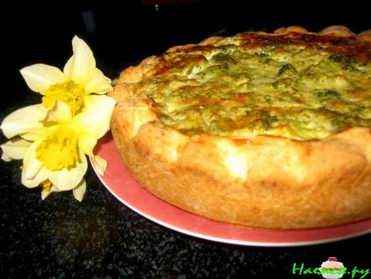 Открытый пирог с брокколи и сыром