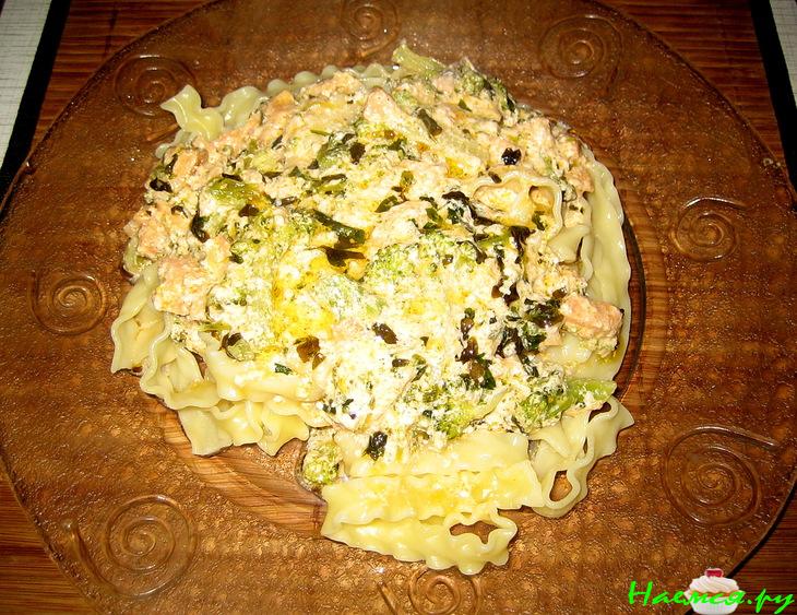 Паста 'Регинетте' с семгой и брокколи Паста 'Регинетте' с семгой и брокколи