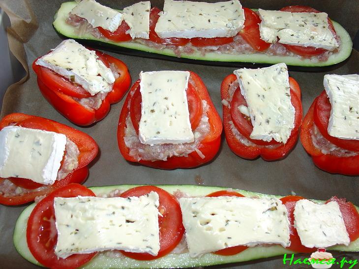 Фаршированные овощи с мягким сыром и чесноком