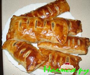 Самбусики в слоеном тесте с мидиями