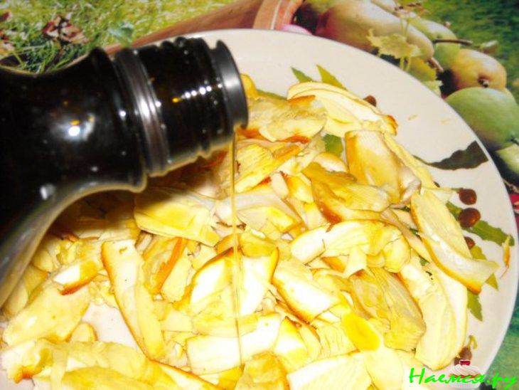 Салат из сырых кесаревых грибов Салат из сырых кесаревых грибов