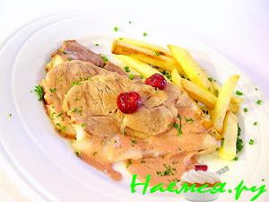 Свинина с  вишней