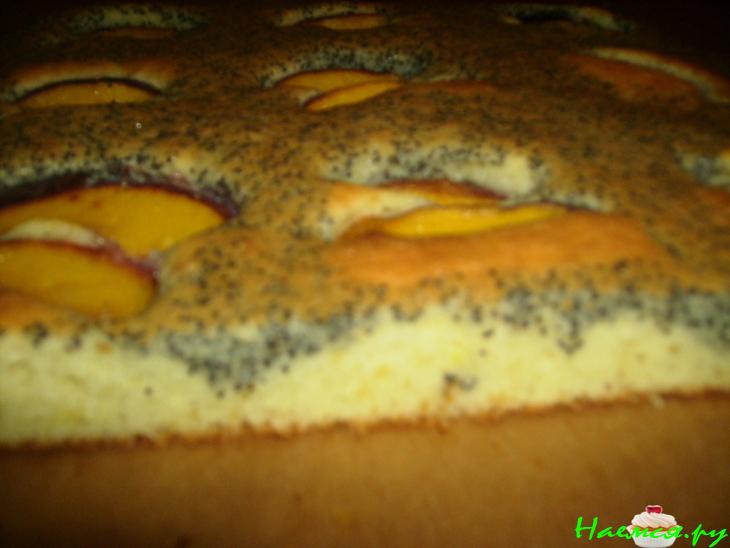 Маковый пирог с персиками