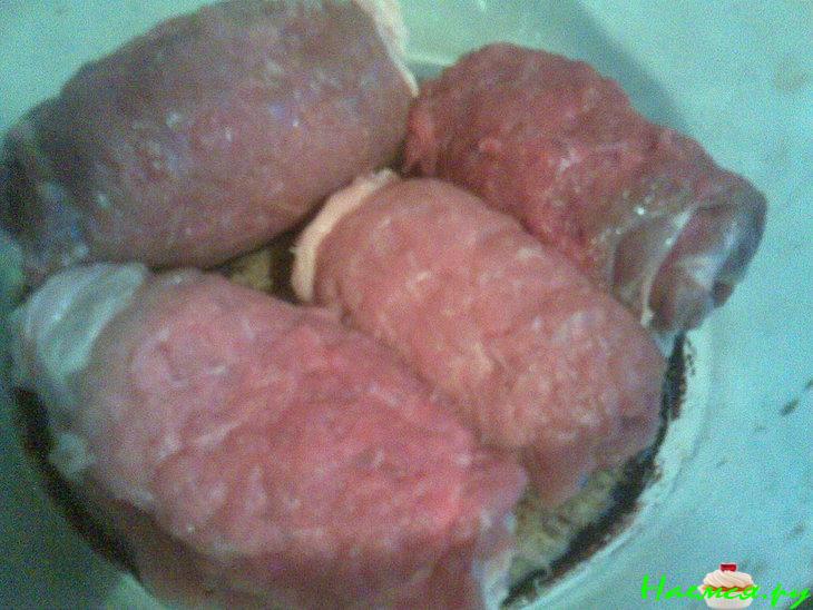 Говядина с черносливом и чесноком в соевом соусе