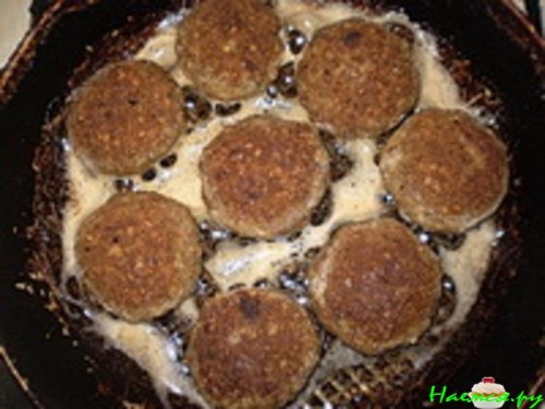 Печеночные котлетки под саусом