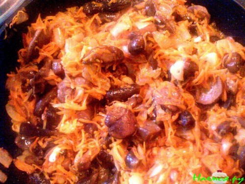 Карп запеченный с овощами и грибами