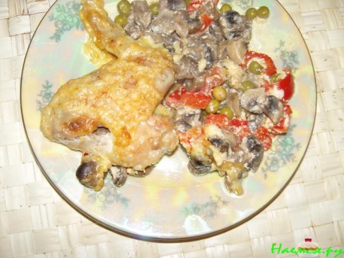 Курочка с овощами и грибами