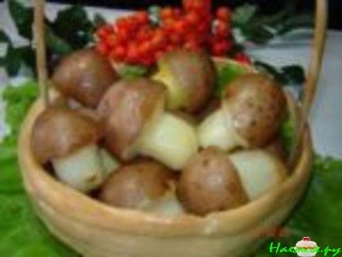 Грибы в лукошке