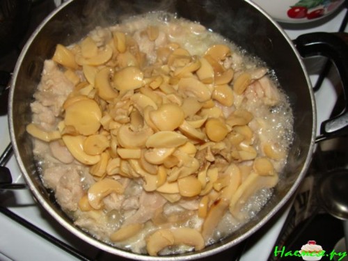 Курица с грибами (шампиньонами)