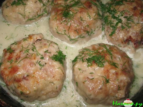 Котлеты в соусе из плавленного сыра