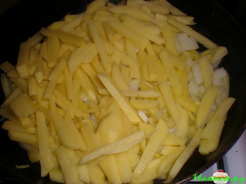Жаренный картофель с луком