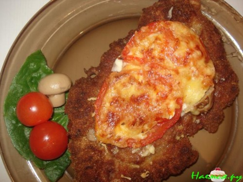 Мясо по-французски с пармезаном