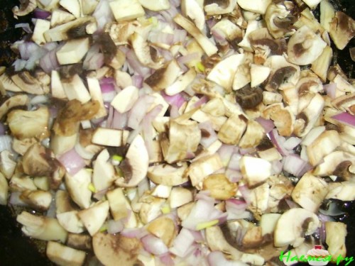 Мясные рулетики с ветчиной и грибами