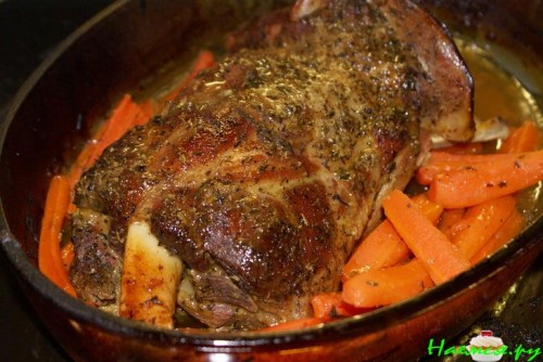 Баранья лопатка запеченная с морковью