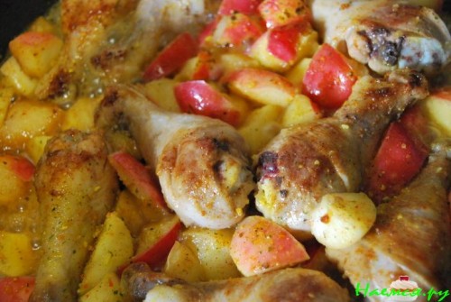 Курочка в яблочках