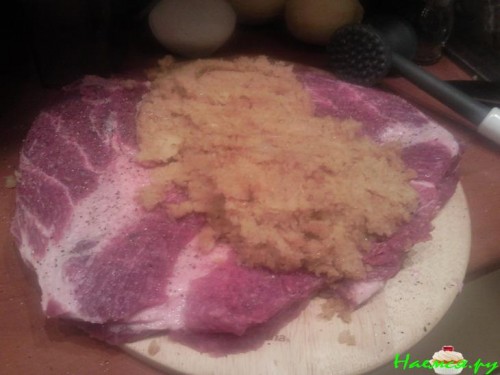 Праздничный мясной рулет