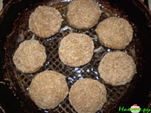 Печеночные котлетки под саусом