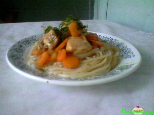 Курица с морковью