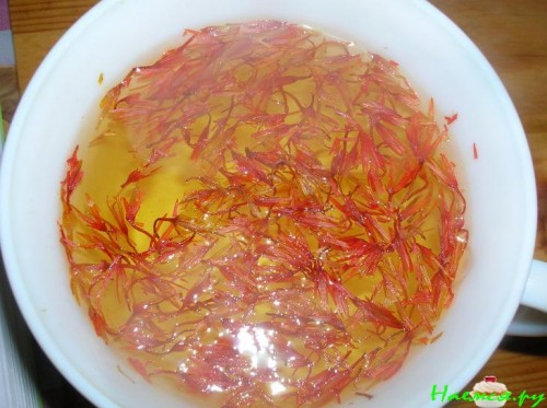 Баранья лопатка с травами в шафранном соусе