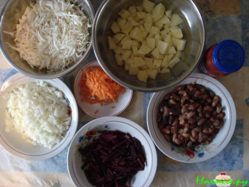 Красный борщ с фасолью