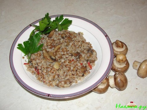 Гречневая каша с грибами и чесноком