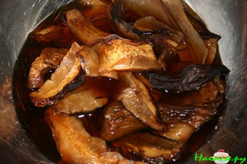 Курица с сушеными белыми грибами