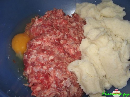 Котлеты в соусе из плавленного сыра