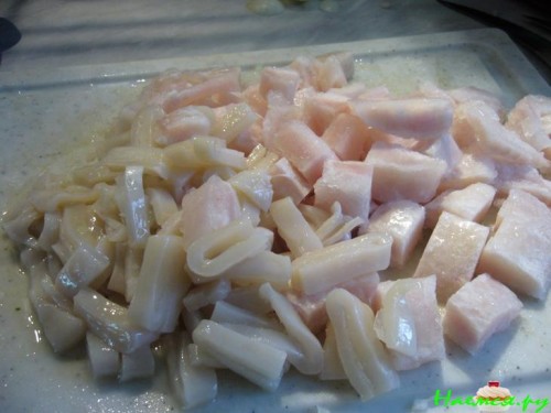 Лазанья с морским коктейлем и шпинатом