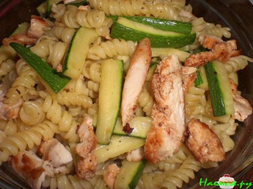 Салат с куриным филе и цукини