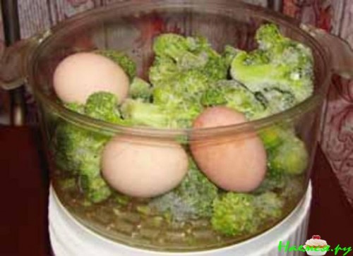 Салат с брокколи и фетой