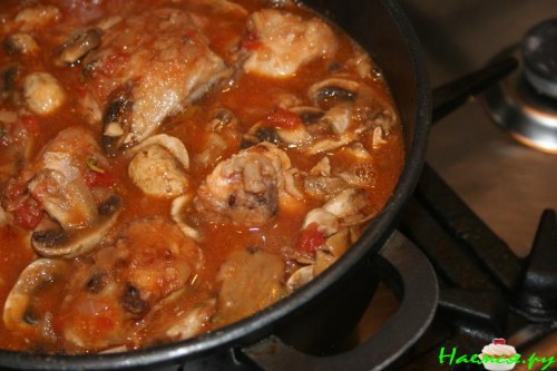 Курица с сушеными белыми грибами