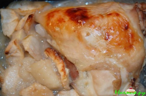 Курица в яблоках