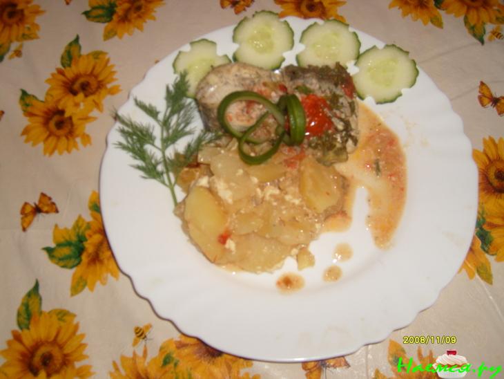 Рыба с овощами в горшочке