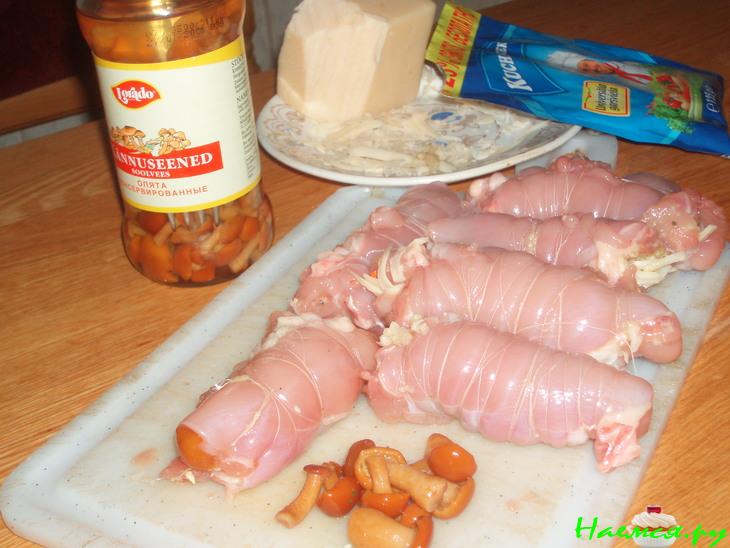 Куриные рулетики с опятами и чесноком