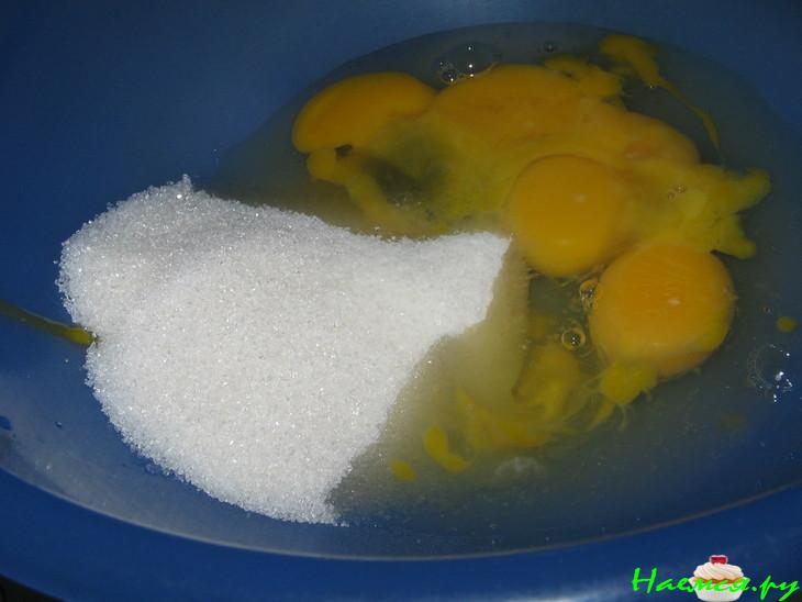 Пирог со сгущенкой