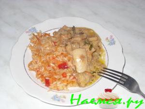 Кальмары в сметанном соусе с оранжевым рисом Кальмары в сметанном соусе с оранжевым рисом